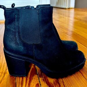 Vagabond Grace Black Suede Chunky Heel Chelsea Boots